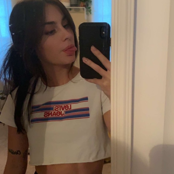 Meet your Posher, Nicole - Picture 1 of 1